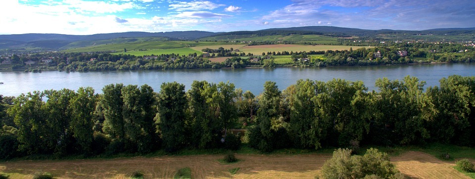 aerial view of the river rhine https://pixabay.com/de/luftbild-drohne-quadcopter-kamera-1612921/